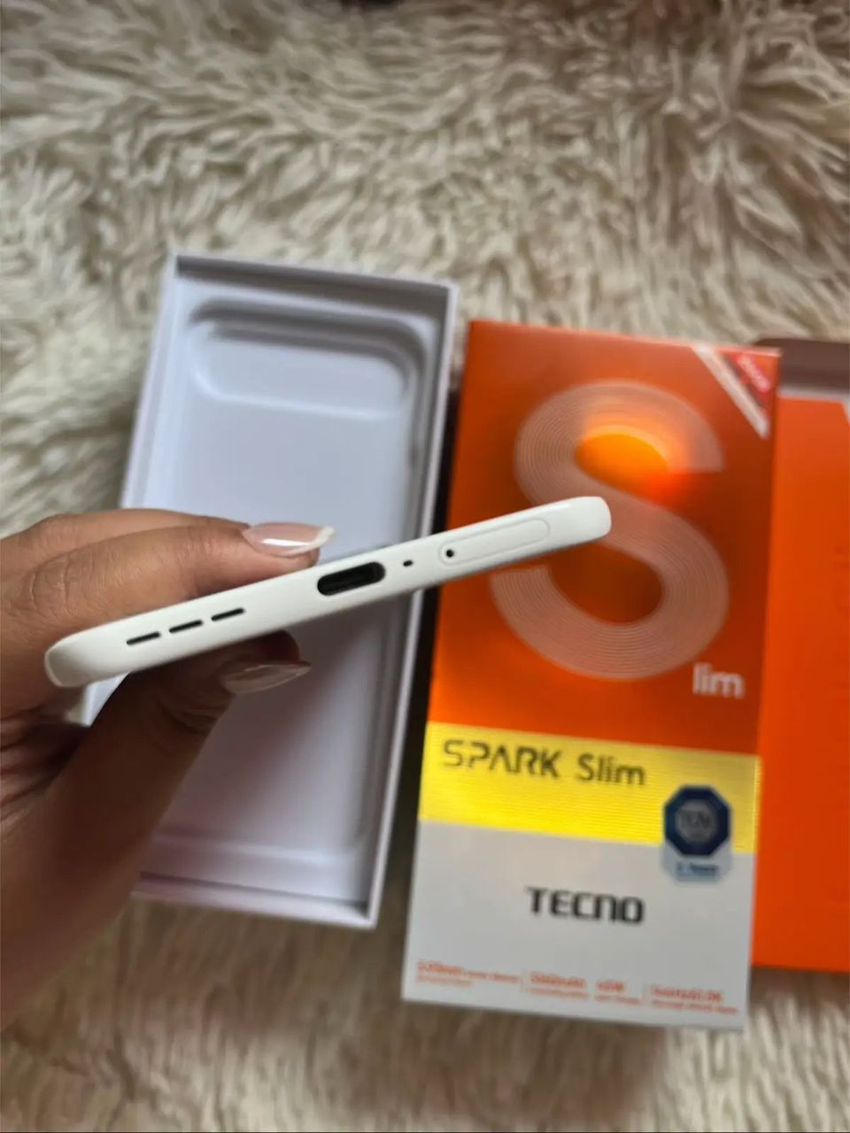 Tecno Spark Slim – Carton original (256 Go)